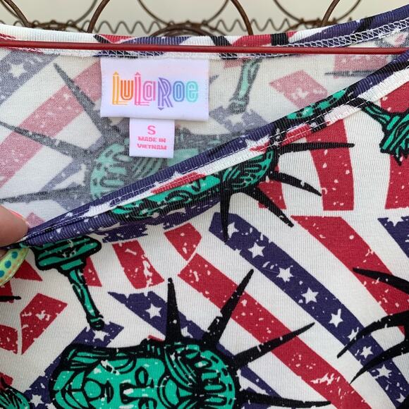 LuLaRoe 4th of July Irma tunic shirt New with tags SMALL - Picture 3 of 3
